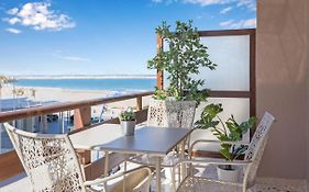 Effie'S Cozy Beach Front Apartment